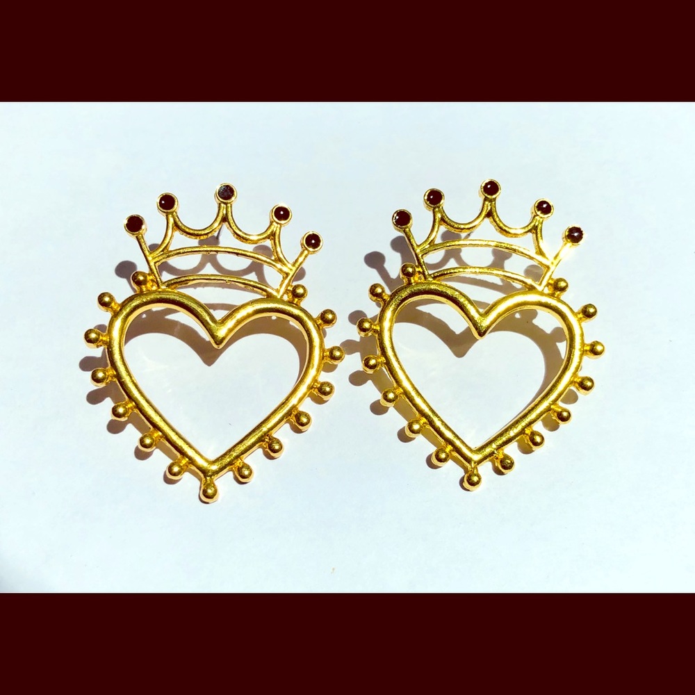 👑NEW👑Queen of Heart’s Earrings